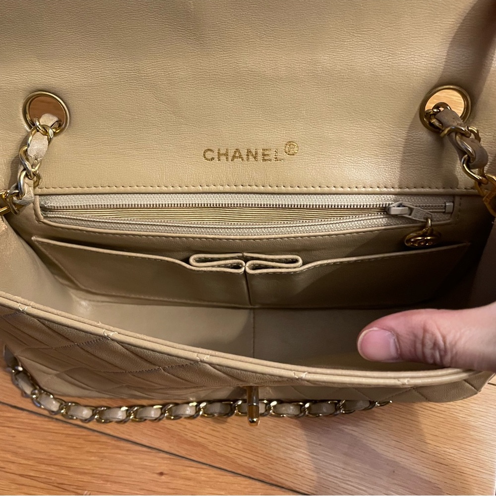 Chanel Vintage Beige Single Full Flap 24k Gold Plated Hardware With Turn Lock View 4